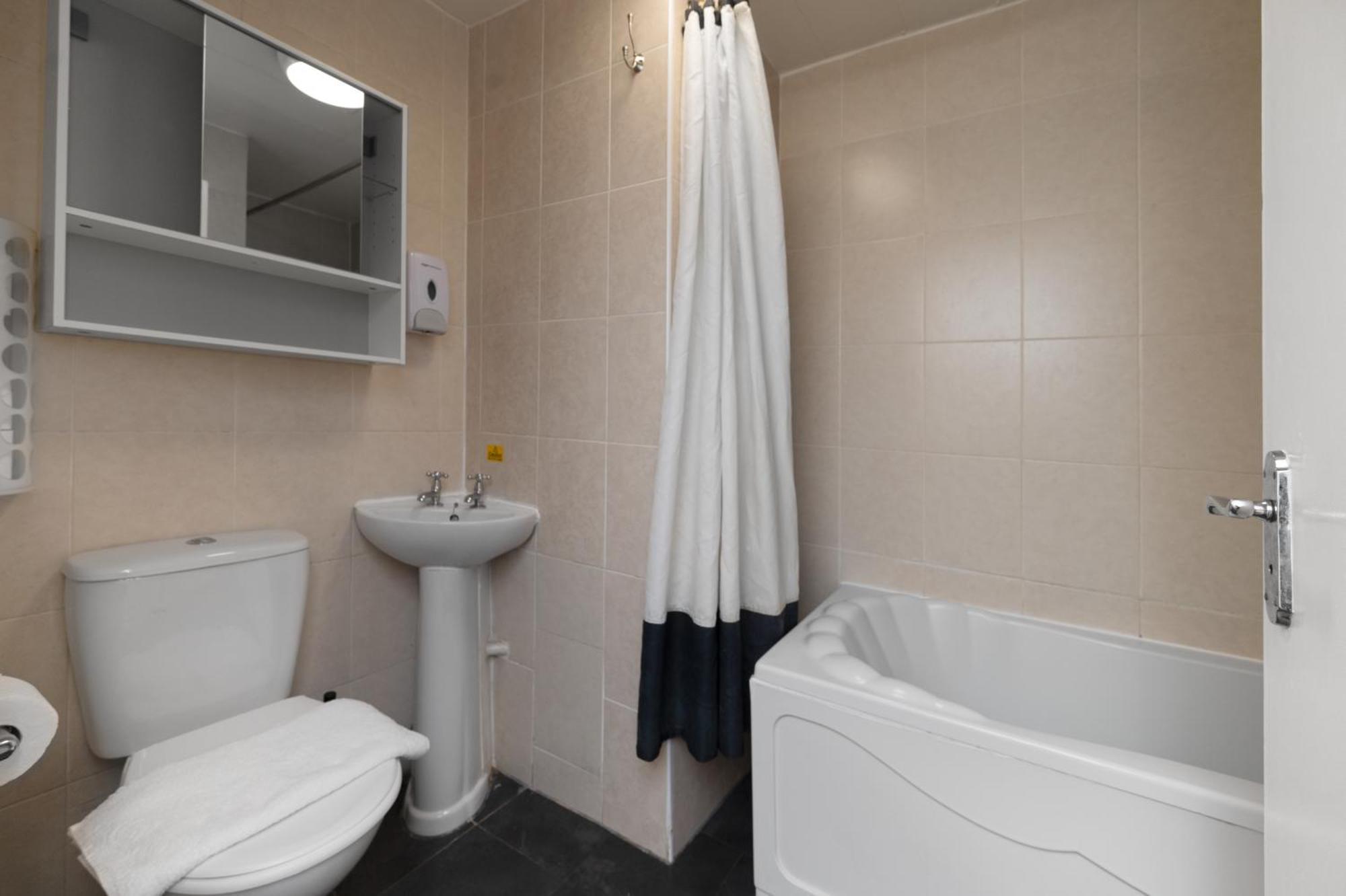 קרוידון Flexistay Tulsi Aparthotel מראה חיצוני תמונה