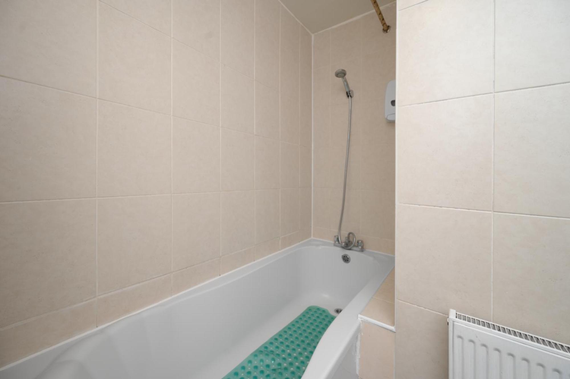 קרוידון Flexistay Tulsi Aparthotel מראה חיצוני תמונה