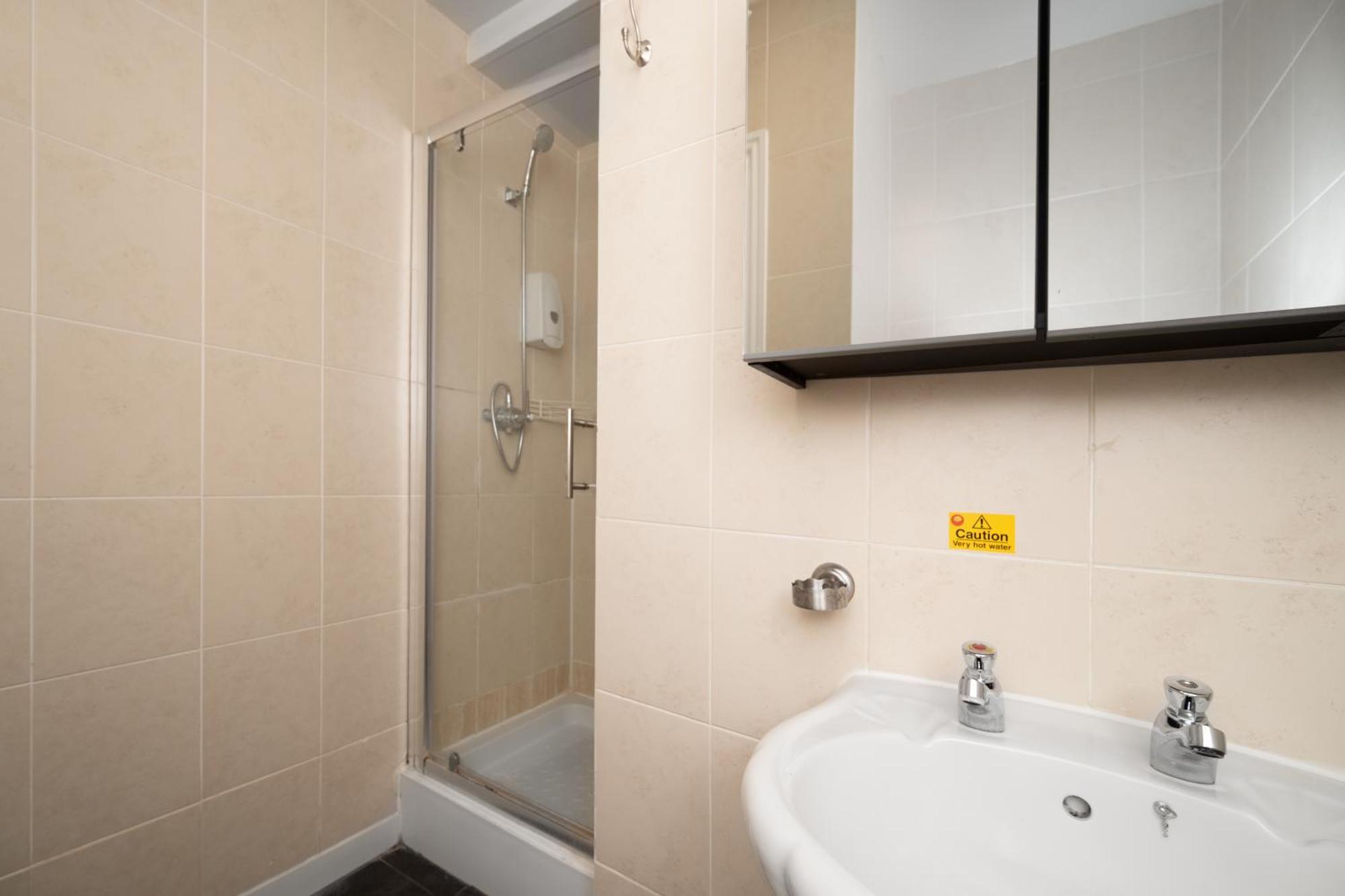 קרוידון Flexistay Tulsi Aparthotel מראה חיצוני תמונה