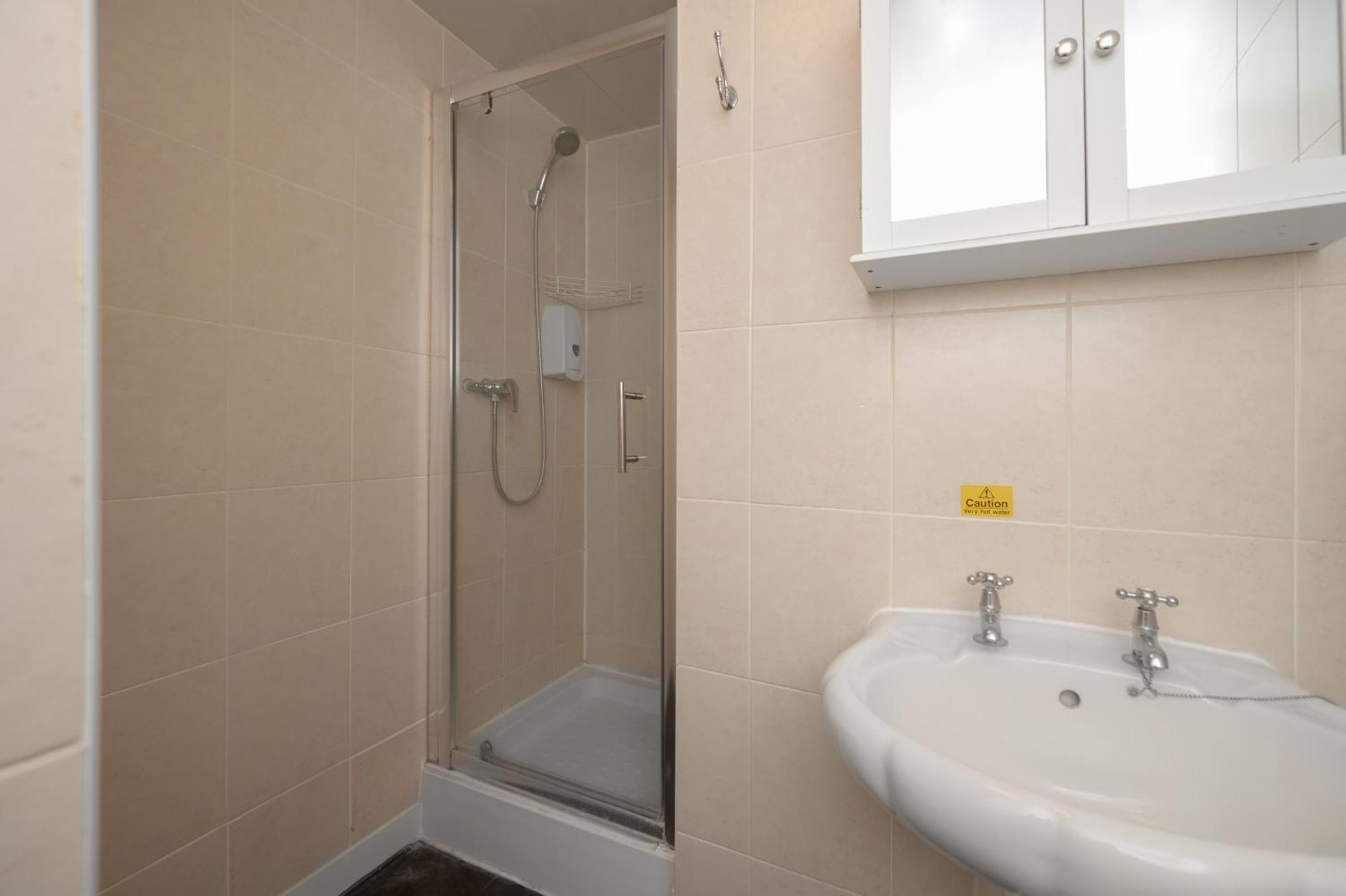 קרוידון Flexistay Tulsi Aparthotel מראה חיצוני תמונה